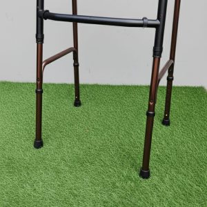 Andado de bronce con marca pasos