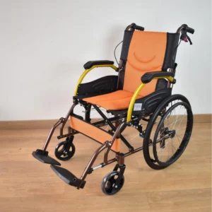 SILLA DE RUEDAS DE ALUMINIO CON FRENOS